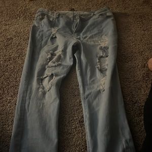 I’m am selling these ripped jeans. They are a 1X from Fashion Nova